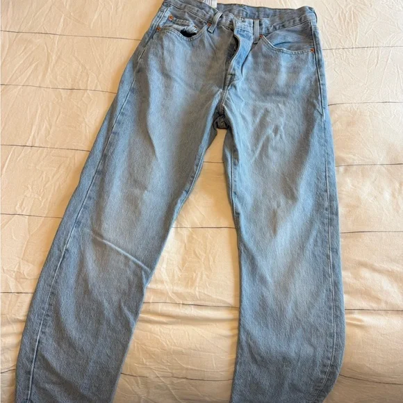 Levi's Classic Light Blue Straight Jeans - Picture 1 of 7